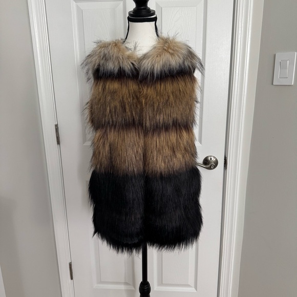 Dolce Cabo Faux Fur Vest, Small - Picture 2 of 10